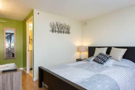 Hawaiian Monarch Upgraded Modern Apartment Honolulu
